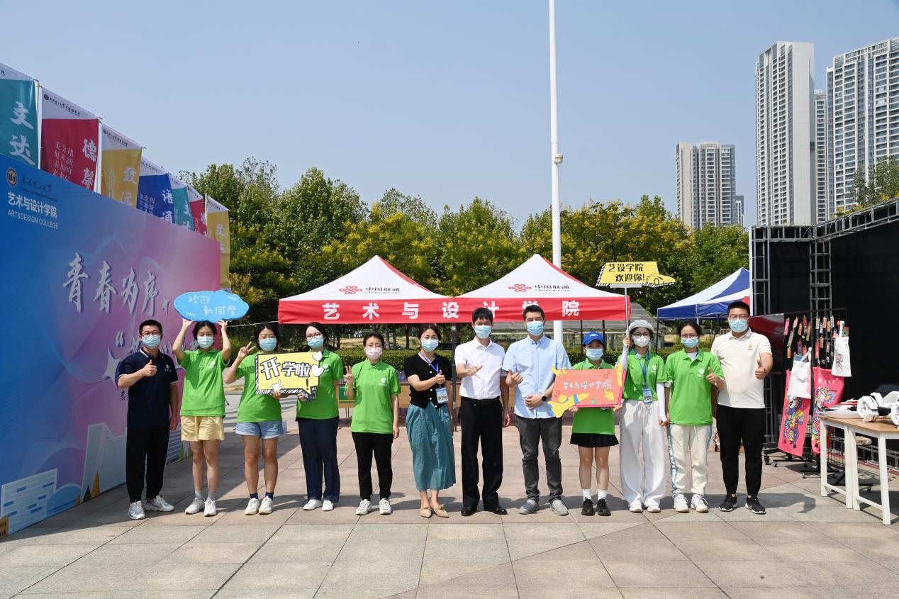 大学生活新纪元，手机与VPN的无缝协作之旅,随着科技的飞速进步，大学生活经历了前所未有的变革，手机，作为当代大学生生活中不可或缺的伙伴，已经渗透到我们日常生活的每一个角落，而VPN，这个原本仅限于专业网络技术领域的术语，如今也成为了大学生们追求网络自由与安全的时尚选择，本文将深入探讨手机与VPN在大学生活中的完美结合，以及它们如何共同构筑起我们网络世界的坚固堡垒。,大学 手机  .vpn,第1张